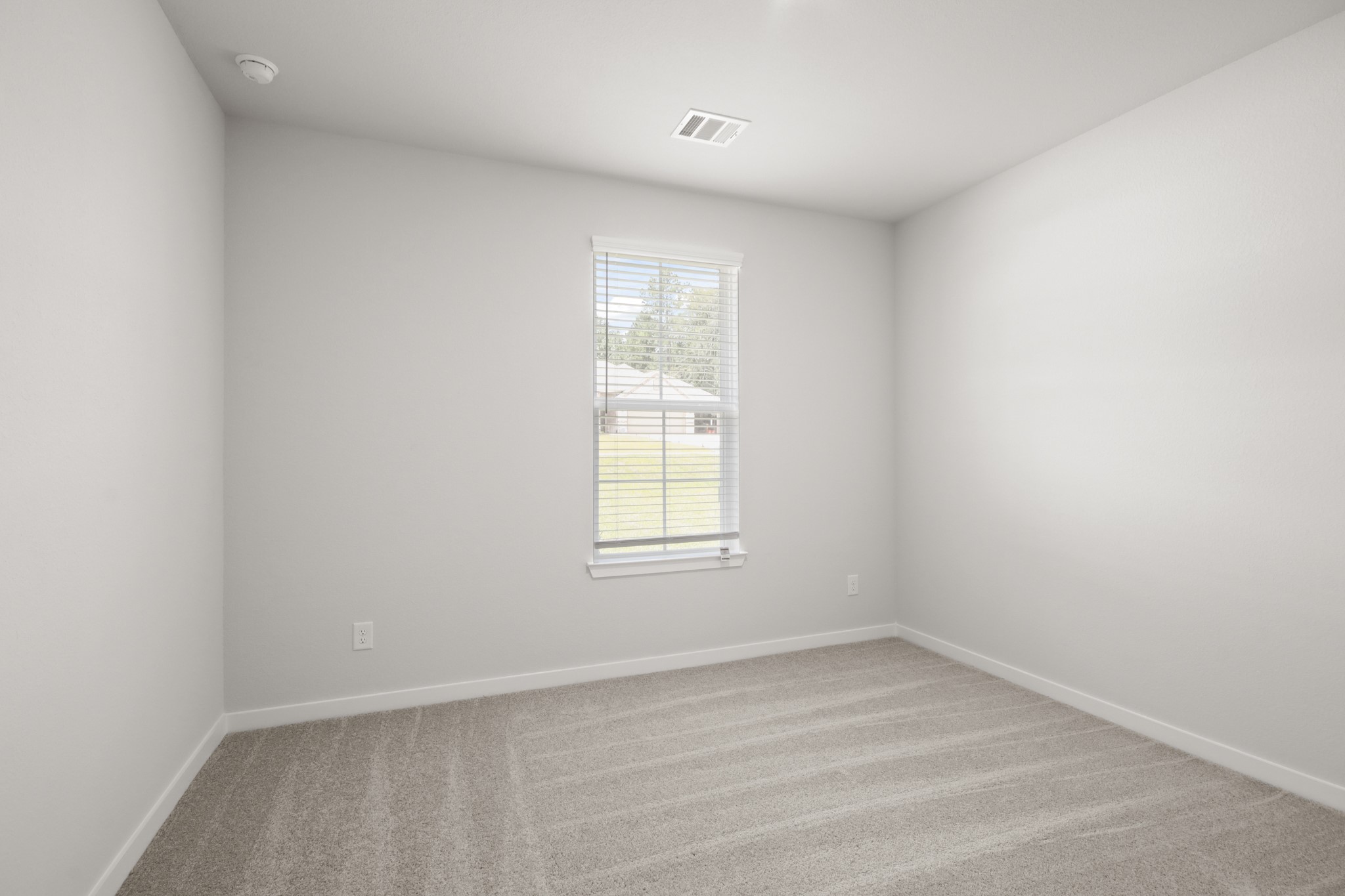 129 Byu Bnd Boulevard Angleton, TX 77515 - Photo 15 of 25 an empty room with a window