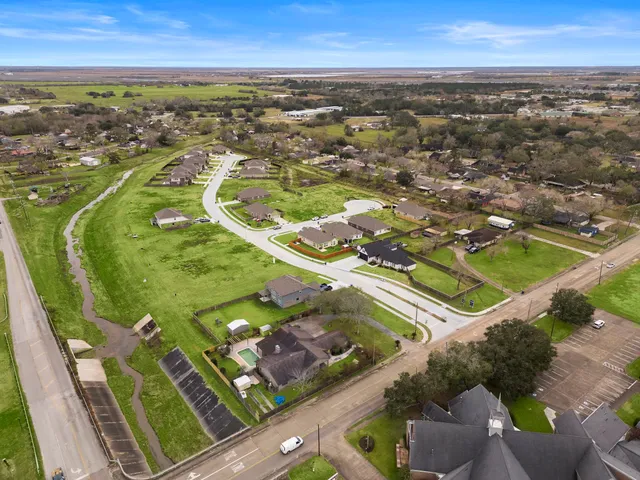 $344,900 | 129 Byu Bnd Boulevard, Angleton, TX 77515