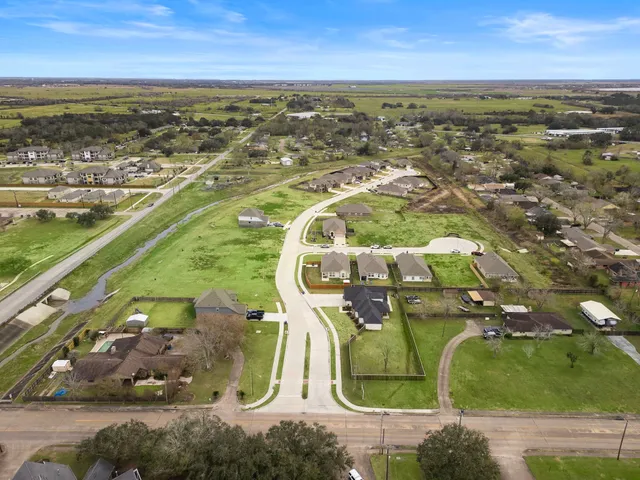 $344,900 | 129 Byu Bnd Boulevard, Angleton, TX 77515