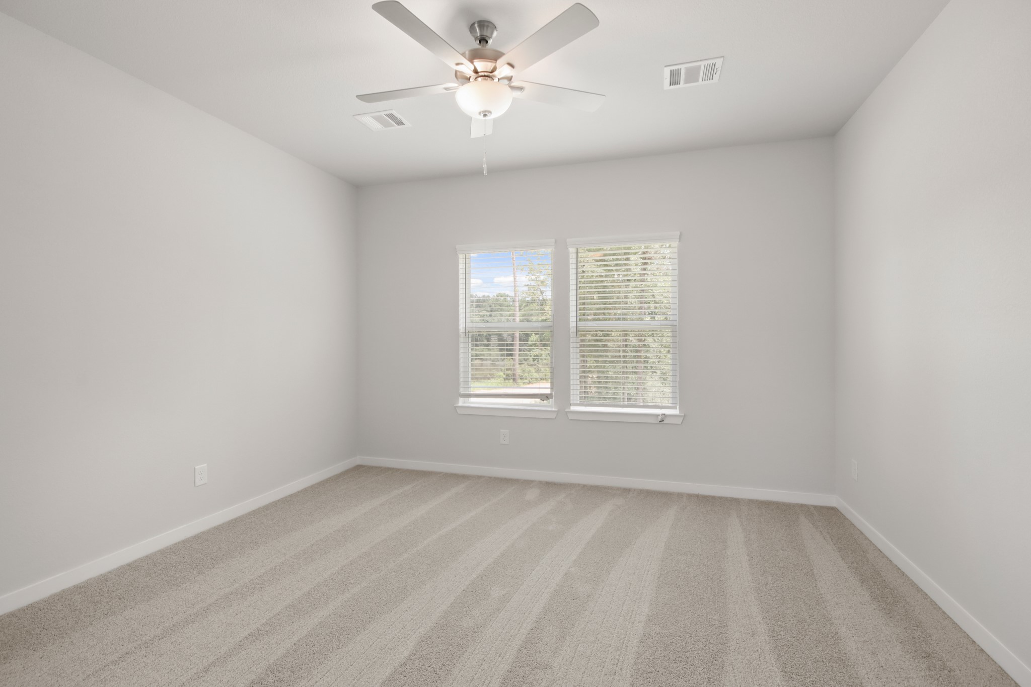 129 Byu Bnd Boulevard Angleton, TX 77515 - Photo 9 of 25 an empty room with a window and a fan
