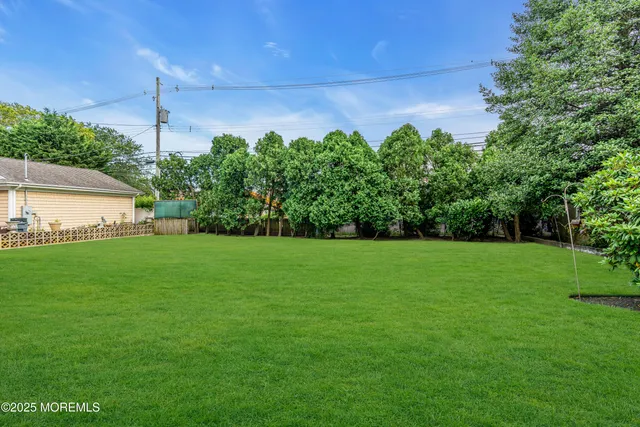 a view of a yard and basketball court