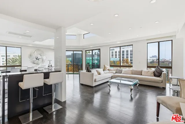 $11,500 | 121 South Canon Drive, Unit PH 401, Beverly Hills, CA 90212