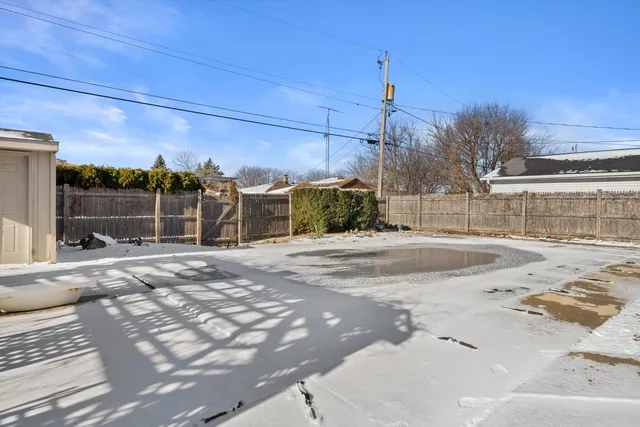 $389,900 | 2138 25th Avenue, Kenosha, WI 53140