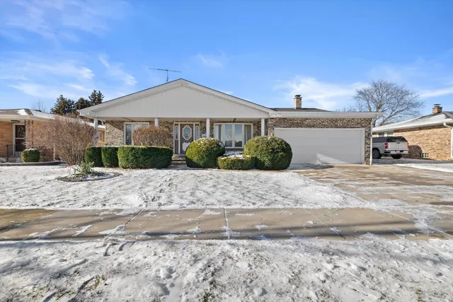 $389,900 | 2138 25th Avenue, Kenosha, WI 53140