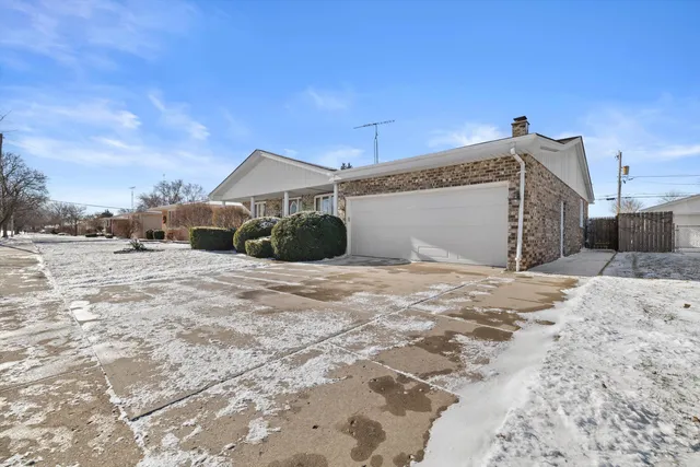 $389,900 | 2138 25th Avenue, Kenosha, WI 53140