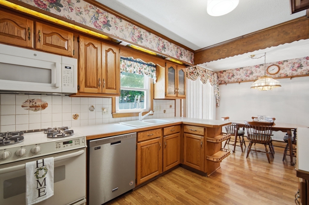 185 Marmon Street Springfield, MA 01129 - Photo 10 of 41