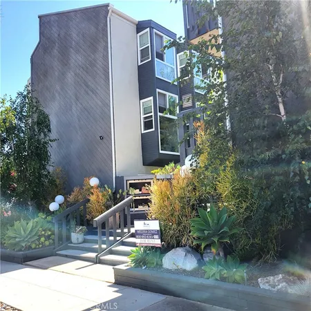 $3,700 | 320 12th Street, Unit 5, Seal Beach, CA 90740