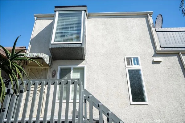$3,700 | 320 12th Street, Unit 5, Seal Beach, CA 90740