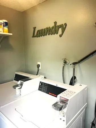 $3,700 | 320 12th Street, Unit 5, Seal Beach, CA 90740