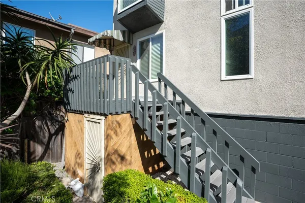 $3,700 | 320 12th Street, Unit 5, Seal Beach, CA 90740