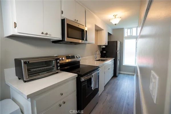 $3,700 | 320 12th Street, Unit 5, Seal Beach, CA 90740