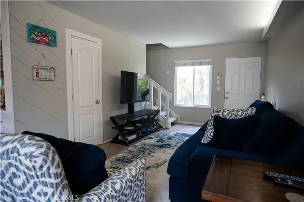 $3,700 | 320 12th Street, Unit 5, Seal Beach, CA 90740