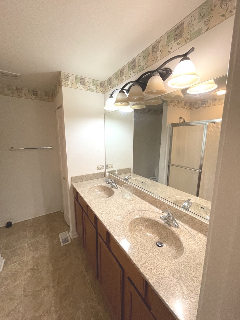 918 Oak Ridge Boulevard Elgin, IL 60120 - Photo 13 of 22