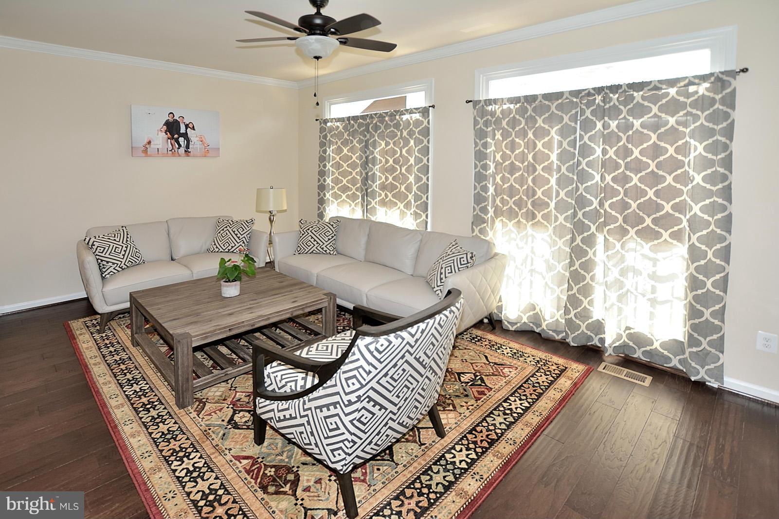 25278 Arrowroot Terrace Chantilly, VA 20152 - Photo 2 of 20 Living Room