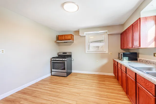 $279,900 | 643 Wing Street, Elgin, IL 60123