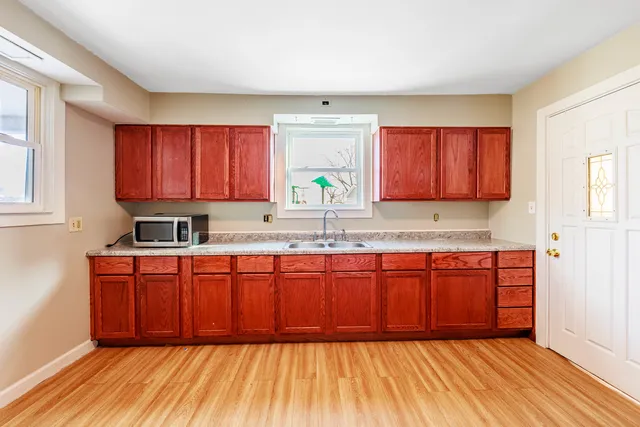 $279,900 | 643 Wing Street, Elgin, IL 60123