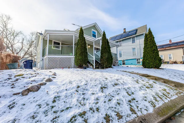 $279,900 | 643 Wing Street, Elgin, IL 60123