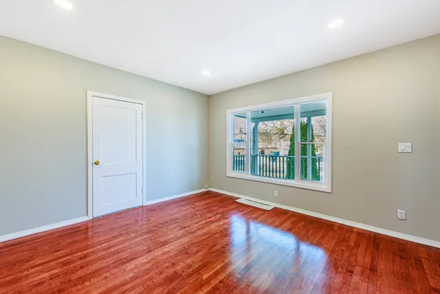 $279,900 | 643 Wing Street, Elgin, IL 60123