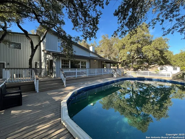 a view of a yard in front of a house