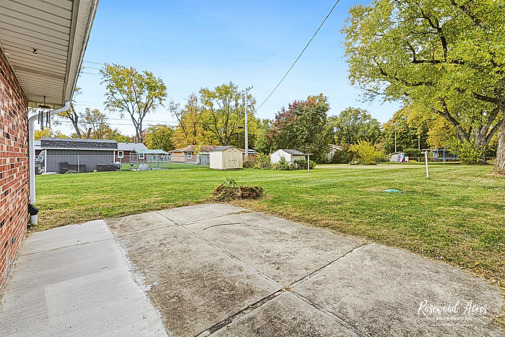 2308 1500 South Kankakee, IL 60901 - Photo 20 of 22 a view of a park with many windows
