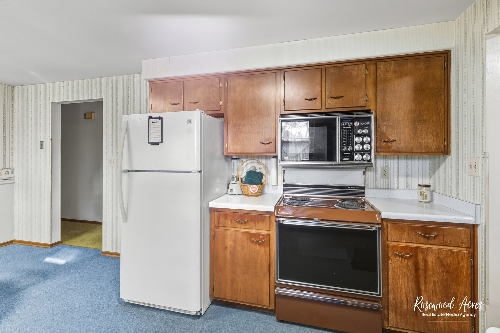 2308 1500 South Kankakee, IL 60901 - Photo 9 of 22 a kitchen with a stove refrigerator and microwave