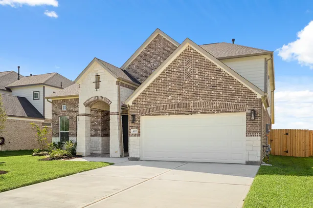 $560,025 | 4502 Whisperwood Drive, Rosenberg, TX 77471