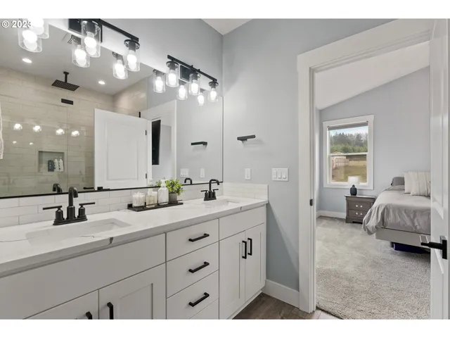 $600,000 | 819 Riley Drive Northeast, Silverton, OR 97381