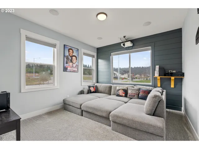 $600,000 | 819 Riley Drive Northeast, Silverton, OR 97381