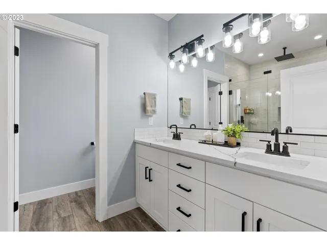 $600,000 | 819 Riley Drive Northeast, Silverton, OR 97381