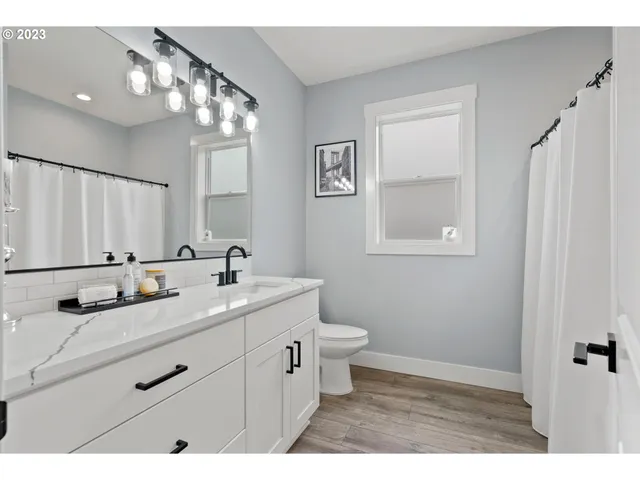 $600,000 | 819 Riley Drive Northeast, Silverton, OR 97381