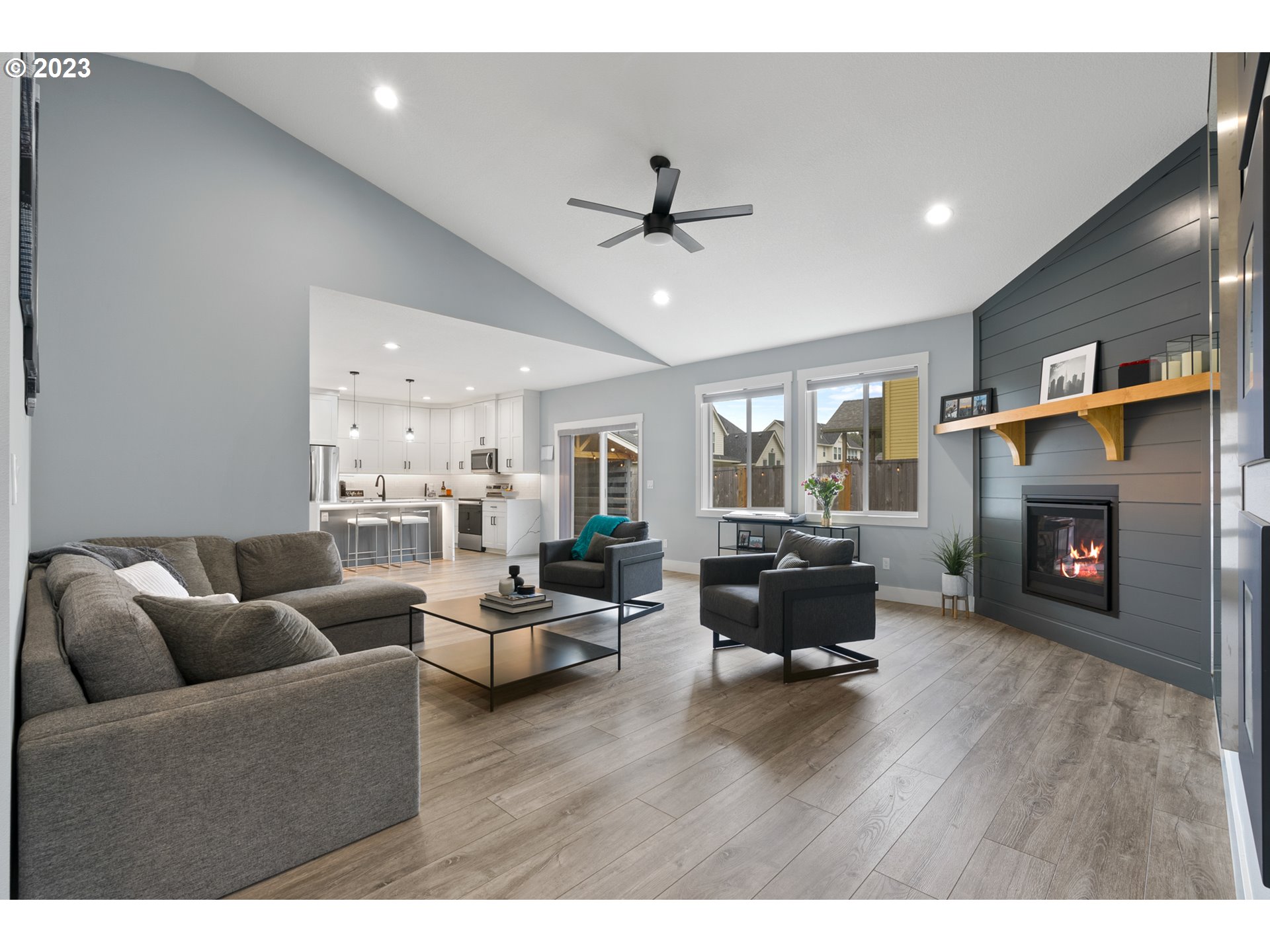 819 Riley Drive Northeast Silverton, OR 97381 - Photo 2 of 32