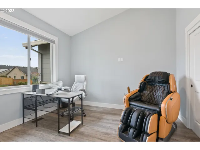 $600,000 | 819 Riley Drive Northeast, Silverton, OR 97381