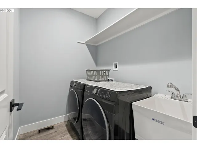 $600,000 | 819 Riley Drive Northeast, Silverton, OR 97381