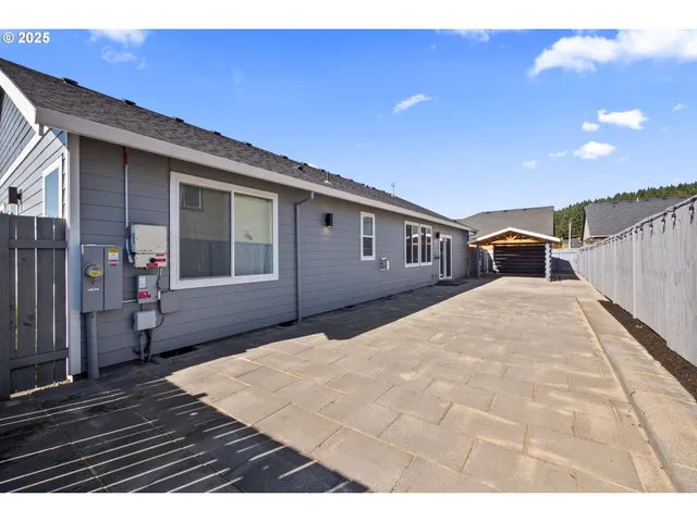 $600,000 | 819 Riley Drive Northeast, Silverton, OR 97381