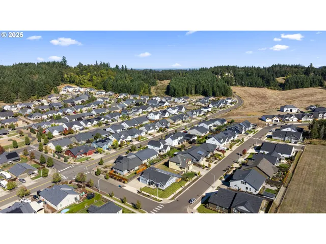 $600,000 | 819 Riley Drive Northeast, Silverton, OR 97381