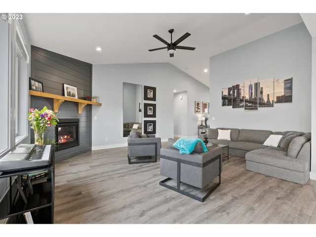 $600,000 | 819 Riley Drive Northeast, Silverton, OR 97381