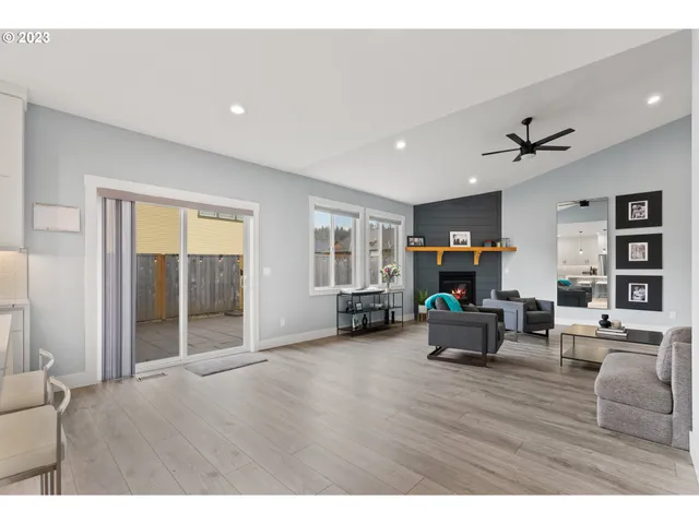 $600,000 | 819 Riley Drive Northeast, Silverton, OR 97381