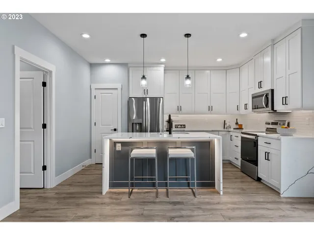 $600,000 | 819 Riley Drive Northeast, Silverton, OR 97381