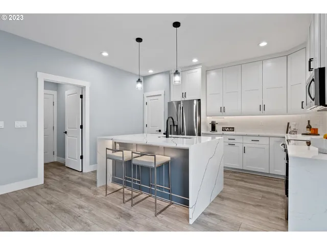 $600,000 | 819 Riley Drive Northeast, Silverton, OR 97381