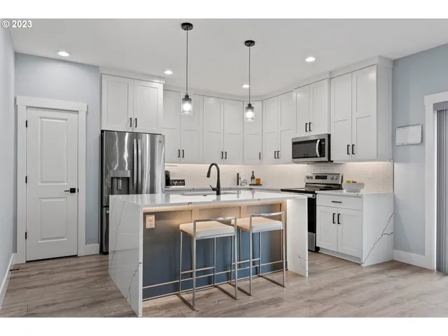 $600,000 | 819 Riley Drive Northeast, Silverton, OR 97381