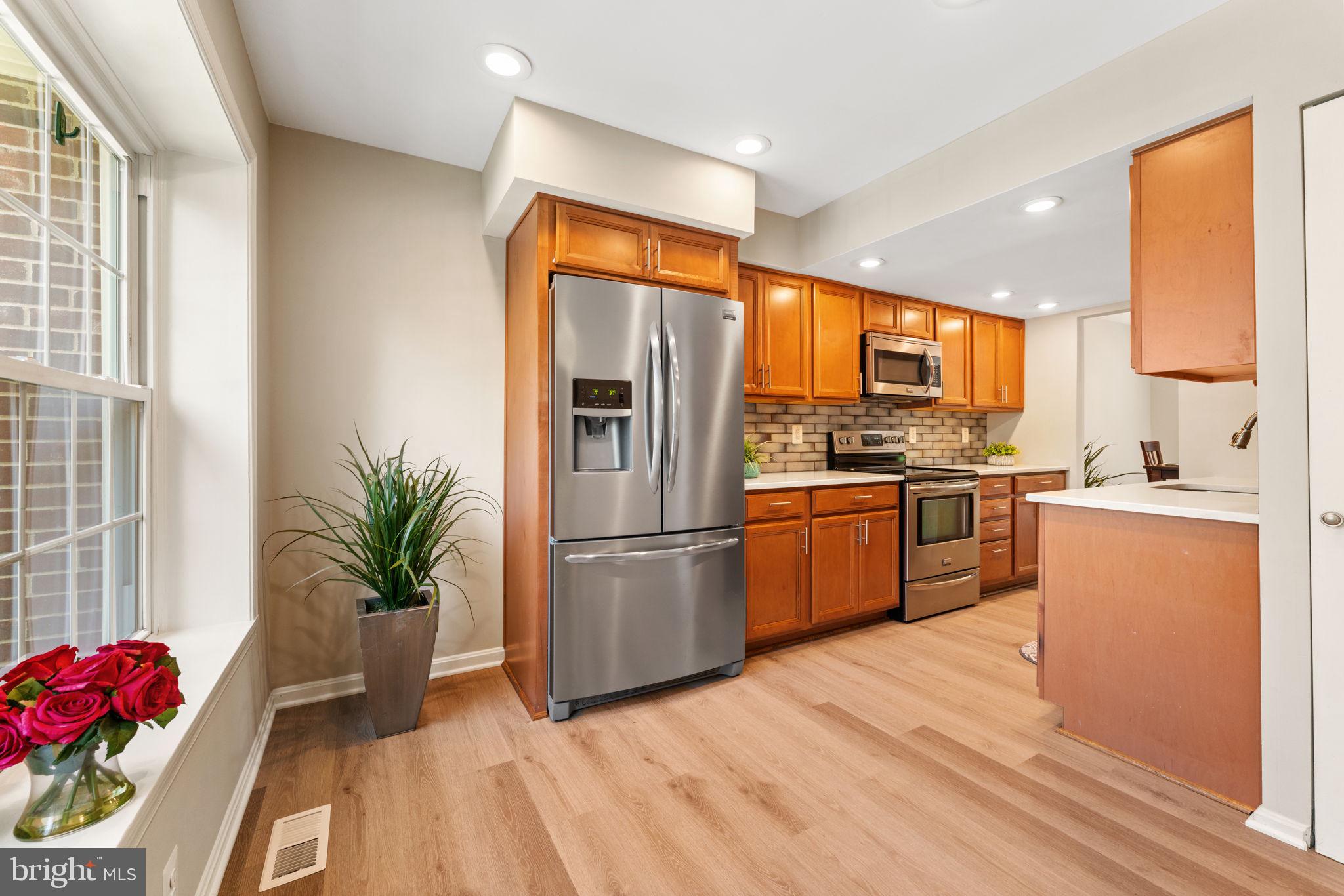 8573 Chester Grove Court Springfield, VA 22153 - Photo 6 of 39 Gallery Image 6