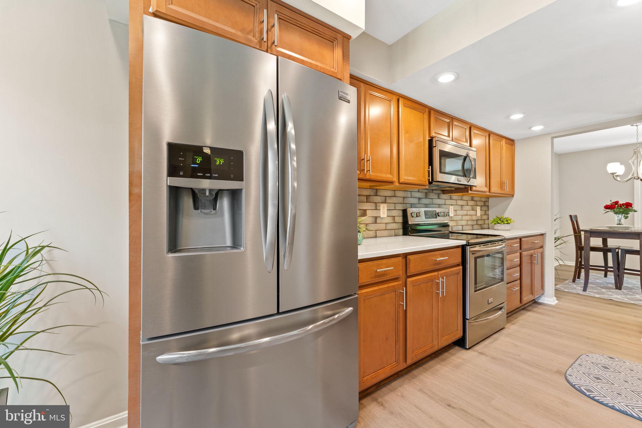 8573 Chester Grove Court Springfield, VA 22153 - Photo 7 of 39 Gallery Image 7