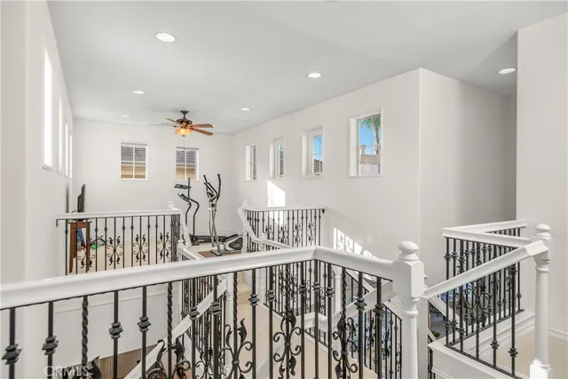 a view of entryway with furniture