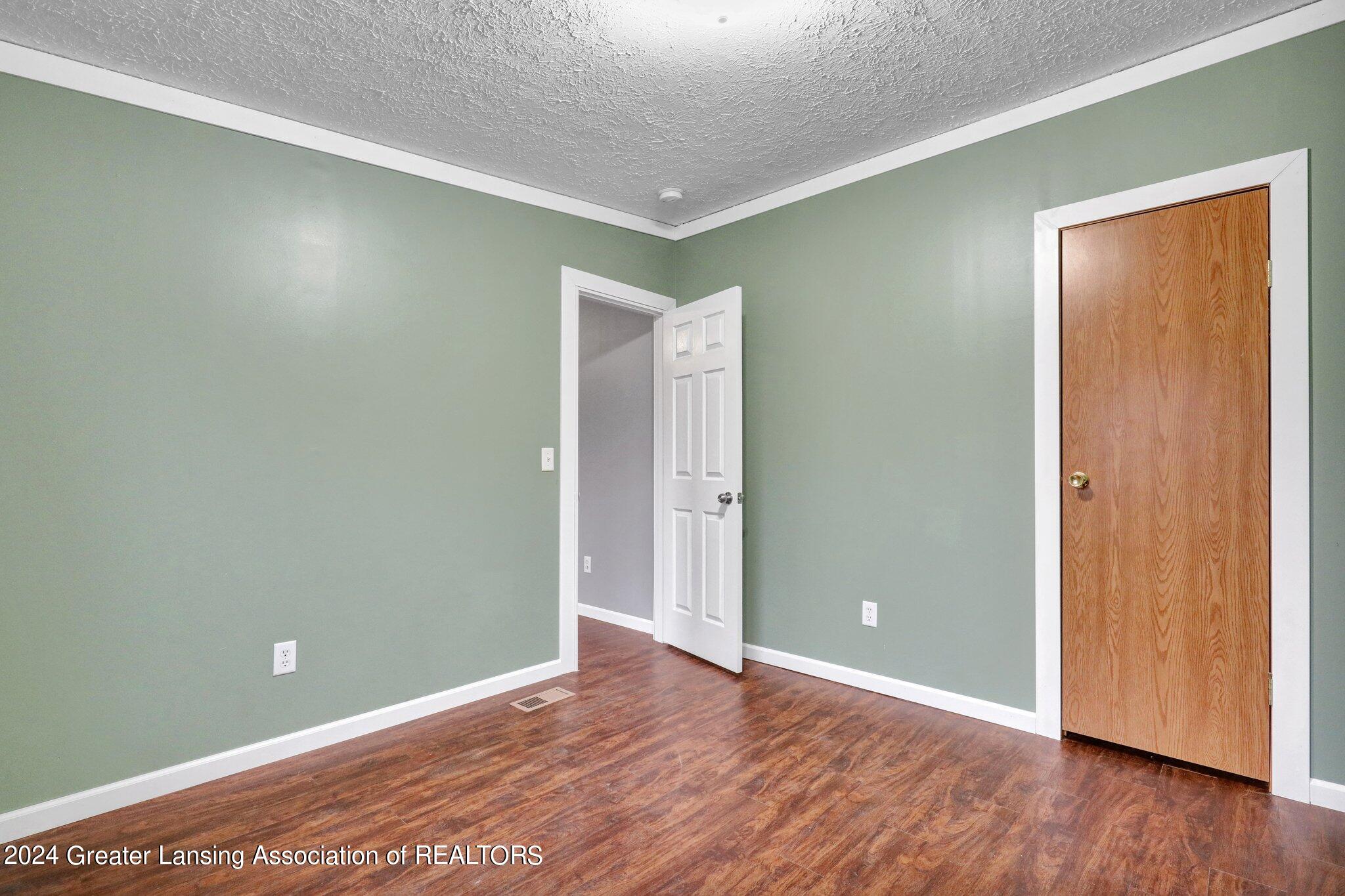 1721 East Lake Lansing Road Haslett, MI 48840 - Photo 19 of 31 8-web-or-mls-Open Ended Media-8