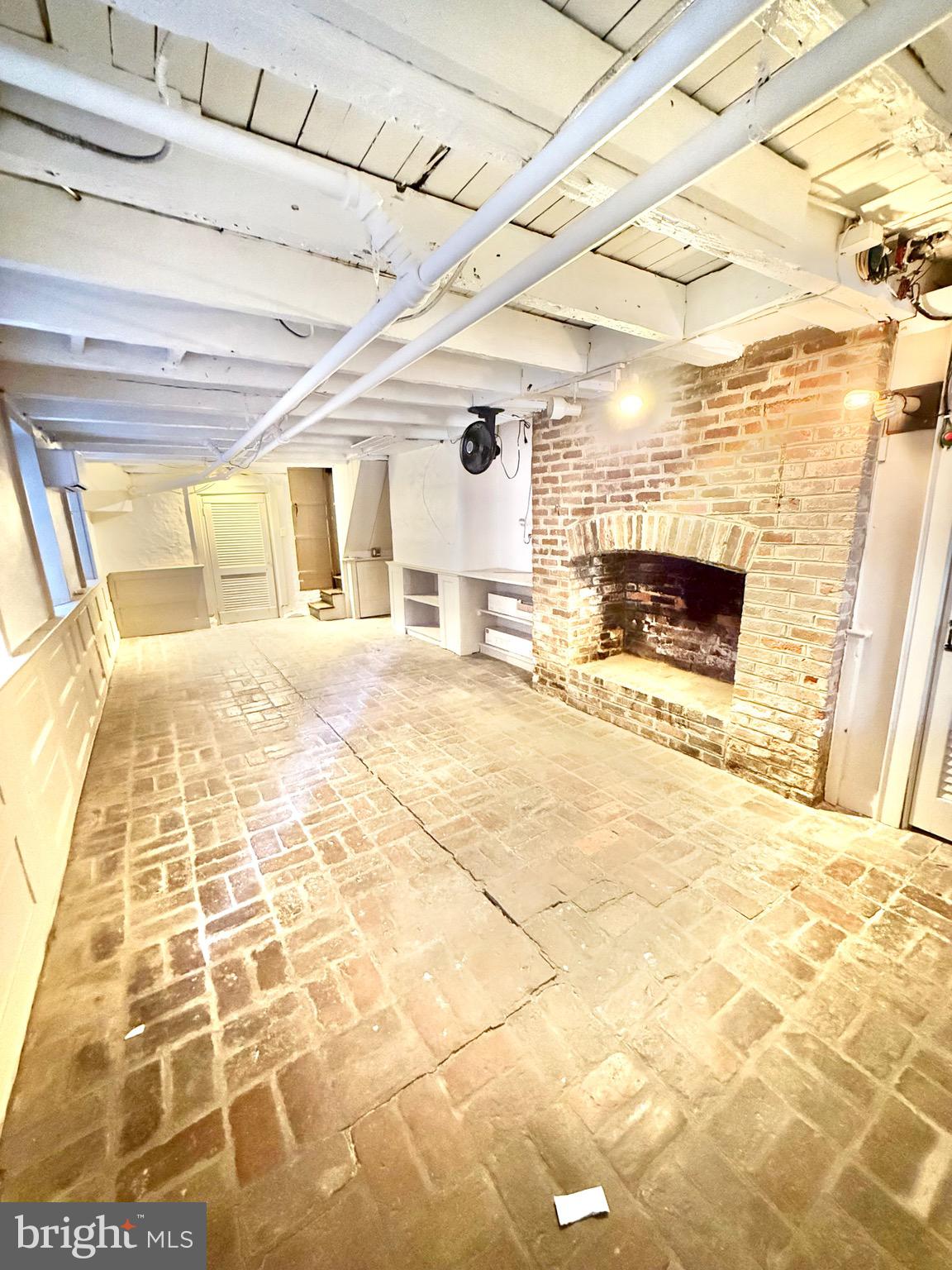 119 Prince Street, Unit 1 Alexandria, VA 22314 - Photo 19 of 29 a view of a indoor basketball court