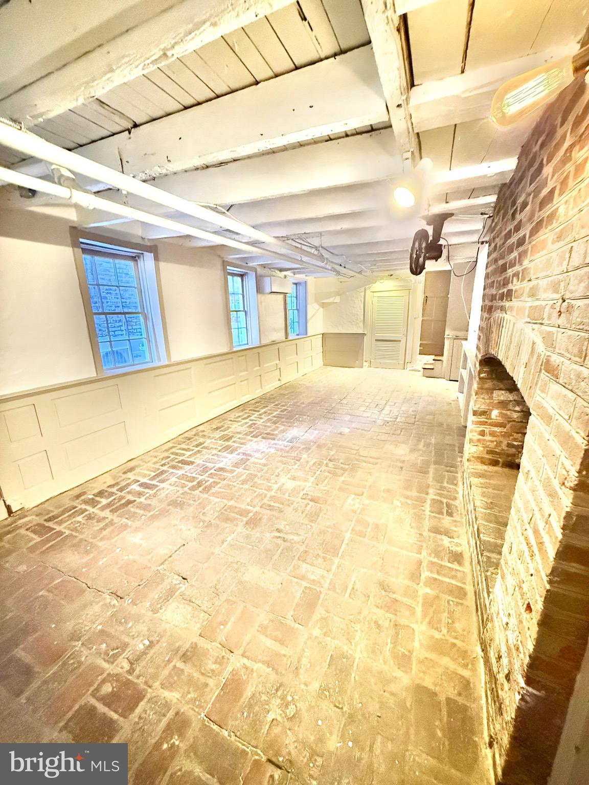 119 Prince Street, Unit 1 Alexandria, VA 22314 - Photo 20 of 29 a view of a indoor basketball court