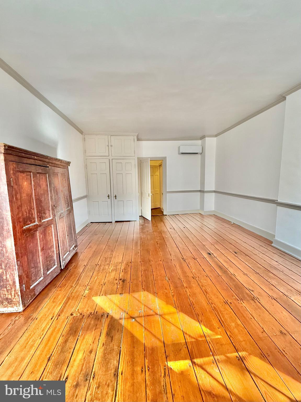 119 Prince Street, Unit 1 Alexandria, VA 22314 - Photo 6 of 29 a spacious bedroom with a bed and wooden floor