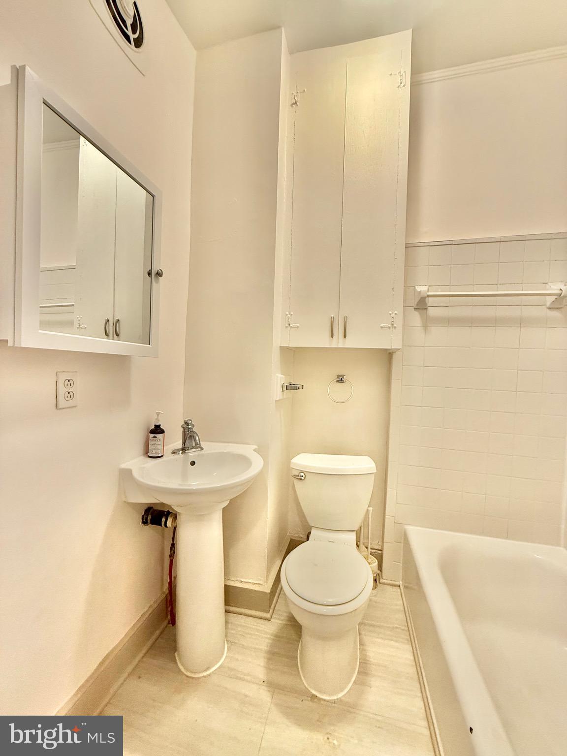 119 Prince Street, Unit 1 Alexandria, VA 22314 - Photo 10 of 29 a bathroom with a sink a toilet and bathtub