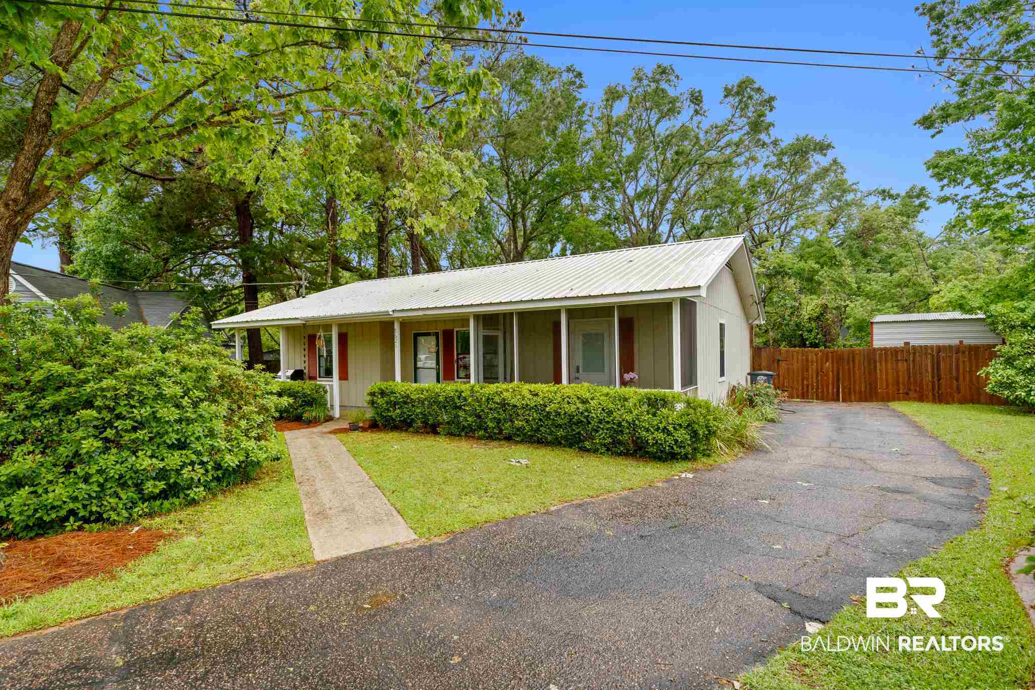8621 Brook Lane Fairhope, AL 36532 - Photo 3 of 26 Screened Front Porch