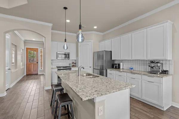 $2,600 | 1302 Lake Mija Court, Seabrook, TX 77586